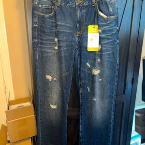Cabi brand boyfriend jeans. New. Size 6.